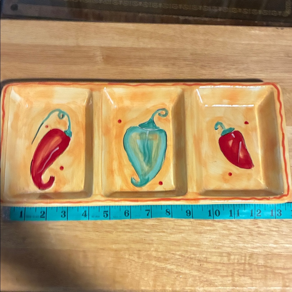 Hand-Painted Ceramic Tray with Chili Pepper Design - Picture 3 of 4